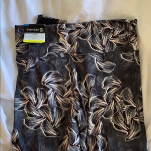 NWT HIgh Rose floral leggings size L